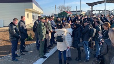На адмінкордоні з окупованим Кримом відкрили сервісну зону