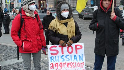 У центрі Харкова утворили "живий ланцюг" до Дня соборності У центрі Харкова утворили "живий ланцюг" до Дня соборності