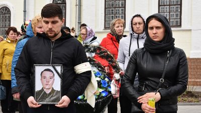 У Коропі провели в останню путь Ярослава Лопатка, що загинув у бою під Харковом У Коропі провели в останню путь Ярослава Лопатка, що загинув у бою під Харковом