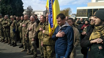 У Луцьку вшанували воїнів-добровольців У Луцьку вшанували воїнів-добровольців