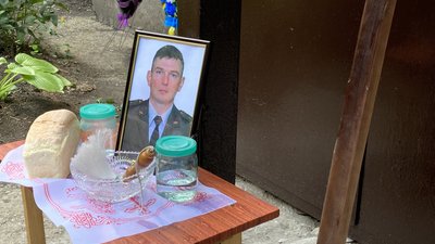 "Він рвався на передову": у Лозовій на Харківщині попрощалися з бійцем