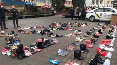 "Кричати не можна мовчати" - акцію-перформанс провели в Івано-Франківську