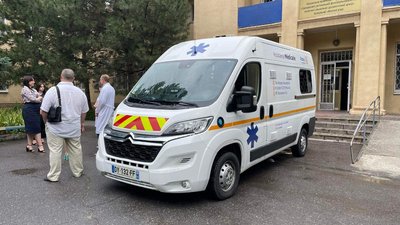 Благодійники з Польщі передали автомобіль швидкої допомоги на потреби Запорізького протитуберкульозного диспансеру