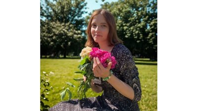 Дівчина, пошук родини, сім'я, удочеріння