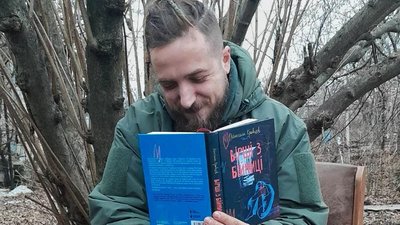 "Не знаю як ми будемо без нього": у Рівному попрощалися із військовим та поетом Максимом Кривцовим "Не знаю як ми будемо без нього": у Рівному попрощалися із військовим та поетом Максимом Кривцовим