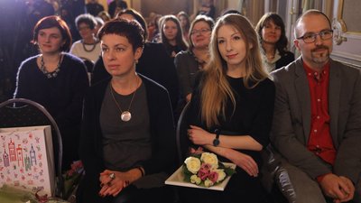 "Я взагалі — кремінь, а тут розплакалася". Стяжкіна літературну премію пообіцяла спрямувати на волонтерські ініціативи "Я взагалі — кремінь, а тут розплакалася". Стяжкіна літературну премію пообіцяла спрямувати на волонтерські ініціативи