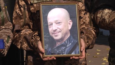 Загинули на Херсонщині та Чернігівщині: в Житомирі попрощалися з трьома захисниками України Загинули на Херсонщині та Чернігівщині: в Житомирі попрощалися з трьома захисниками України