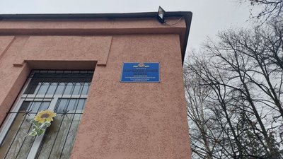 Хліб ціною життя, документи та уламки снарядів: у сільському музеї на Сумщині збирають експонати про сучасну війну Хліб ціною життя, документи та уламки снарядів: у сільському музеї на Сумщині збирають експонати про сучасну війну