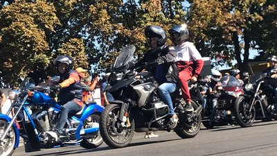 У Дніпрі влаштували мотопробіг за участю 500 байкерів – фоторепортаж