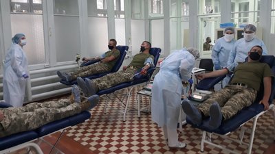 У Рівному військові здали 24 літри крові У Рівному військові здали 24 літри крові