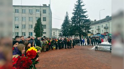На Чернігівщині попрощалися з солдатом Максимом Рибецьким На Чернігівщині попрощалися з солдатом Максимом Рибецьким