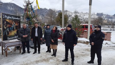 Пожежники-добровольці з Прокурави отримали обладнання від Польщі Пожежники-добровольці з Прокурави отримали обладнання від Польщі