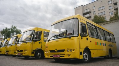 Шкільні автобуси
