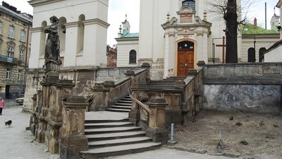 Який вигляд мали сходи до реставрації