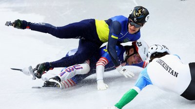 Падіння Олега Гандея у кваліфікації шорт-треку на Олімпіаді-2026