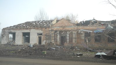 За 12 кілометрів від лінії фронту: як живе під обстрілами спустошіле Тернувате на Запоріжжі За 12 кілометрів від лінії фронту: як живе під обстрілами спустошіле Тернувате на Запоріжжі