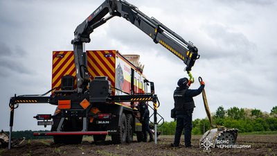 Бойові частини двох крилатих ракет Х-101 піротехніки виявили на Прилуччині