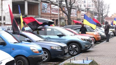 "Ми пам'ятаємо, завдяки кому в нас є кожен день". В Івано-Франківську провели жіночий автопробіг "Вдячні ЗСУ" "Ми пам'ятаємо, завдяки кому в нас є кожен день". В Івано-Франківську провели жіночий автопробіг "Вдячні ЗСУ"