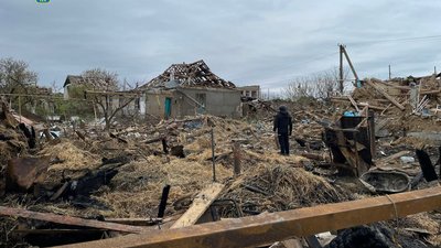 Армія РФ обстріляла село на Херсонщині. Одна людина загинула, одна — поранена. Прокуратура відкрила провадження