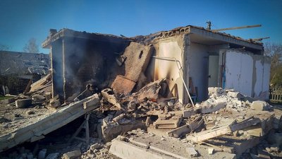 Одна людина загинула, двоє поранені внаслідок обстрілів Сумщини