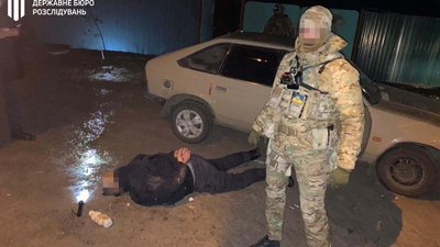 На Полтавщині затримали на хабарі двох поліцейських На Полтавщині затримали на хабарі двох поліцейських