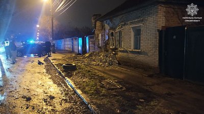 "В'їхав у будинок та був нетверезим". У Сумах на водія склади три протоколи "В'їхав у будинок та був нетверезим". У Сумах на водія склади три протоколи
