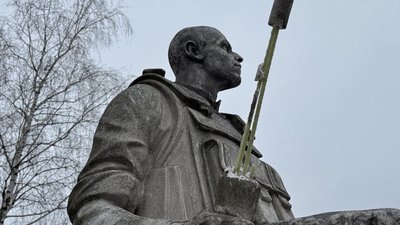 Пам'ятник воїну АТО у Сумах