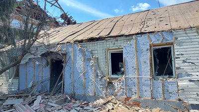 Російські військові обстріляли психоневрологічний інтернат на Сумщині: троє людей — у лікарні Російські військові обстріляли психоневрологічний інтернат на Сумщині: троє людей — у лікарні
