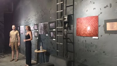 "Краєвиди, які ми не заслужили": в Тернополі діє виставка аеророзвідника
