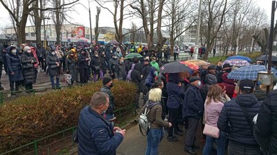 У Миколаєві продавці ринка "Колос" попри заборону вийшли працювати У Миколаєві продавці ринка "Колос" попри заборону вийшли працювати