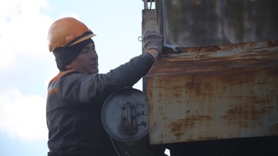 Енергетик відновлює електропостачання