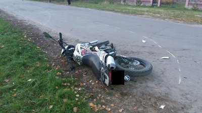 Виїзд на зустрічну: на Рівненщині в аварії травмувався водій і пасажир мотоцикла Виїзд на зустрічну: на Рівненщині в аварії травмувався водій і пасажир мотоцикла