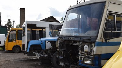 Нові комунальні автобуси очікують в Ужгороді. Приватні перевізники залишають міські маршрути Нові комунальні автобуси очікують в Ужгороді. Приватні перевізники залишають міські маршрути