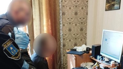 У Шостці на Сумщині чоловік зберігав дитячу порнографію — поліція У Шостці на Сумщині чоловік зберігав дитячу порнографію — поліція