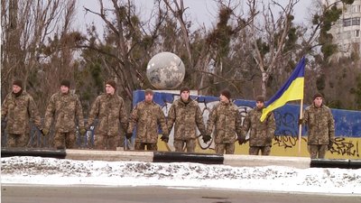 День Соборності України – у Житомирі курсанти військового інституту об'єдналися у два "живі ланцюги" День Соборності України – у Житомирі курсанти військового інституту об'єдналися у два "живі ланцюги"