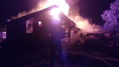 На Львівщині рятувальники майже три години гасили пожежу в сауні