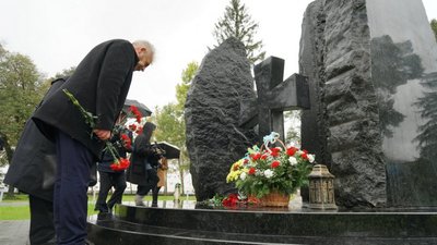 Меморіальний парк та пам’ятник воїнам-захисникам відкрили в Мукачеві Меморіальний парк та пам’ятник воїнам-захисникам відкрили в Мукачеві