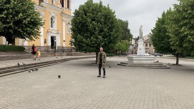 Волонтерить і збирається на війну. Історія актора, який переселився на Тернопільщину Волонтерить і збирається на війну. Історія актора, який переселився на Тернопільщину