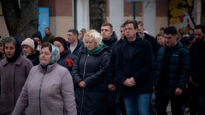 На Хмельниччині прощаються з 26-річним лейтенантом Дмитром Сметаною На Хмельниччині прощаються з 26-річним лейтенантом Дмитром Сметаною