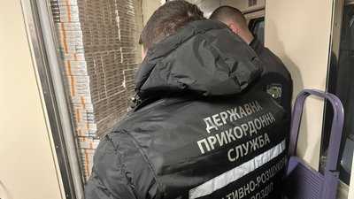 Прикордонники знайшли цигарки у потязі Дніпро-Хелм, 10 січня 2026 року