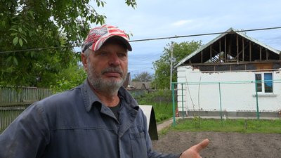 Як жителі району Бобровиця у Чернігові самотужки відбудовують зруйноване житло Як жителі району Бобровиця у Чернігові самотужки відбудовують зруйноване житло
