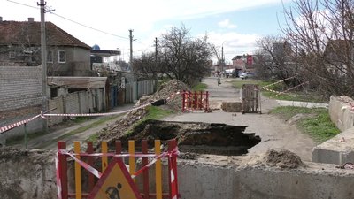 У Херсоні обвалилась ділянка дороги: коли будуть ремонтувати