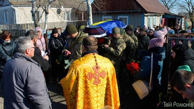 На Житомирщині попрощалися з десантником, який загинув від ракетно-бомбового удару На Житомирщині попрощалися з десантником, який загинув від ракетно-бомбового удару