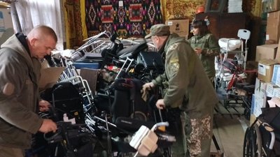 Волонтери на складі Волонтери на складі