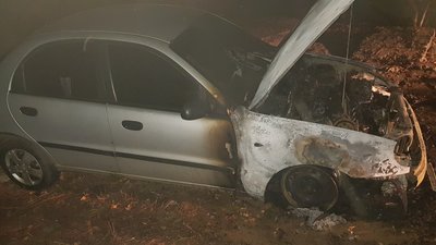 В селищі на Харківщині за ніч згоріли два авто В селищі на Харківщині за ніч згоріли два авто
