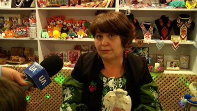 У Житомирі проводять майстер-класи зі створення автентичних ляльок-мотанок у вигляді янголів У Житомирі проводять майстер-класи зі створення автентичних ляльок-мотанок у вигляді янголів