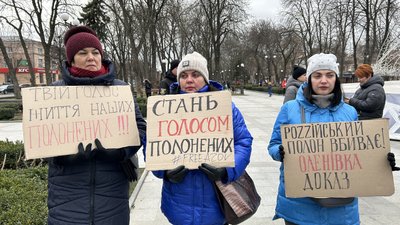 У Кременчуці влаштували акцію “Не мовчи. Полон вбиває” У Кременчуці влаштували акцію “Не мовчи. Полон вбиває”