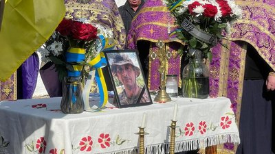 На Закарпатті попрощалися із полеглим воїном Віктором Божком