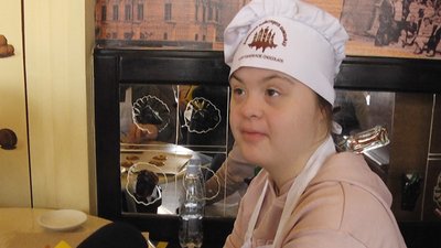 В Житомирі діти з синдромом Дауна готували солодощі для продажу на благодійному ярмарку В Житомирі діти з синдромом Дауна готували солодощі для продажу на благодійному ярмарку