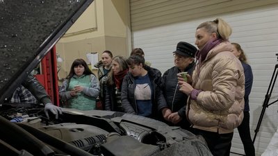 18 березня у Миколаєві стартував практичний курс з комп'ютерної діагностики автомобілів для жінок, організований за підтримки "Жіночого центру працевлаштування". Участь у навчальній програмі візьмуть 15 учасниць.